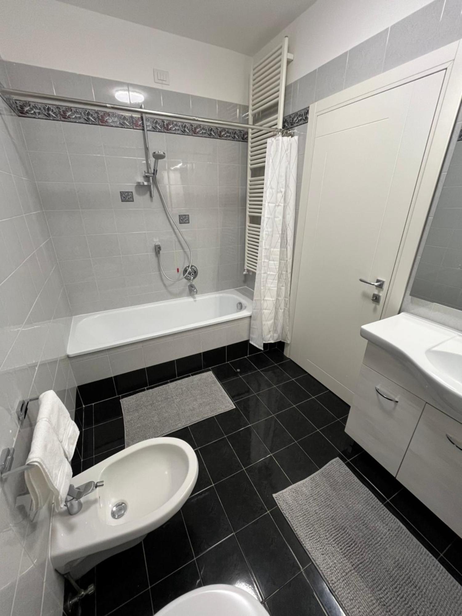 B&B Alessandro Private Room & Bathroom In Shared Apartment Arco Exteriér fotografie